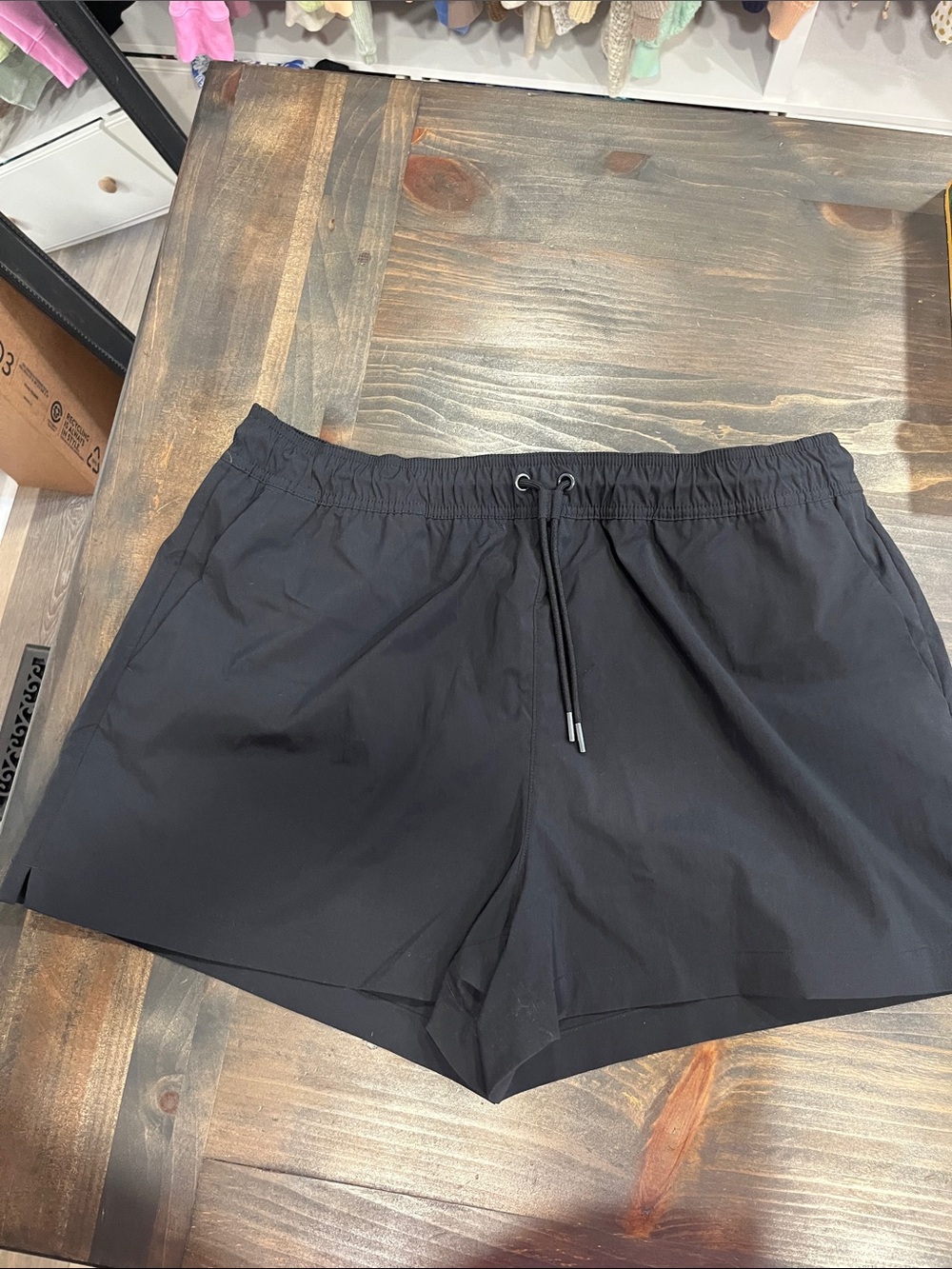 Athleta Midday black shirt size L Drawstring pocket  Shorts